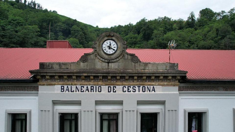 Balneario De Cestona Hotel Zestoa Bagian luar foto
